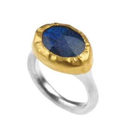 <SPAN style="COLOR: #644f21">Oval small Labradorite ring wrapped in 24K Gold with Sterling Silver Band 16mm x 12mm  <P dir=ltr class=Body>Available any Size! </P>