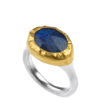 <SPAN style="COLOR: #644f21">Oval small Labradorite ring wrapped in 24K Gold with Sterling Silver Band 16mm x 12mm  <P dir=ltr class=Body>Available any Size! </P>