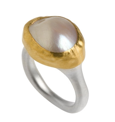 <P dir=ltr class=Body>Oval uneven shaped Pearl Ring wrapped with 24K Gold on a&nbsp;Sterling Silver&nbsp;Band Approx 17 x 12 mm</P>