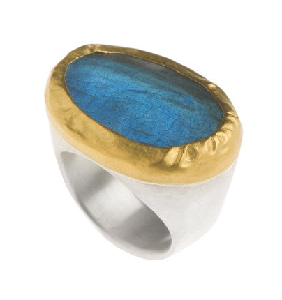 <P dir=ltr class=Body>Extra Large Oval Labradorite ring wrapped with 24K Gold on a&nbsp;Sterling Silver Band Stone size: Width 20mm Hight 18mm Labradorite may vary in size and color </P>