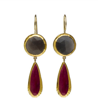 <P dir=ltr class=Body>&nbsp;Gray Moon stone and a Ruby (Corundum) drop &nbsp;Earrings wrapped in 24K Gold, Hang 50mm Width 14mm</P>