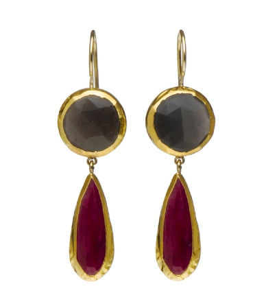 <P dir=ltr class=Body>&nbsp;Gray Moon stone and a Ruby (Corundum) drop &nbsp;Earrings wrapped in 24K Gold, Hang 50mm Width 14mm</P>