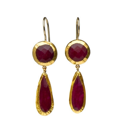 <P dir=ltr class=Body>Two stone dangling Earrings of round Ruby (Corundum)&nbsp;and a drop of Ruby (Corundum)&nbsp;all wrapped with 24K Gold Hang 47mm Width 12mm</P>