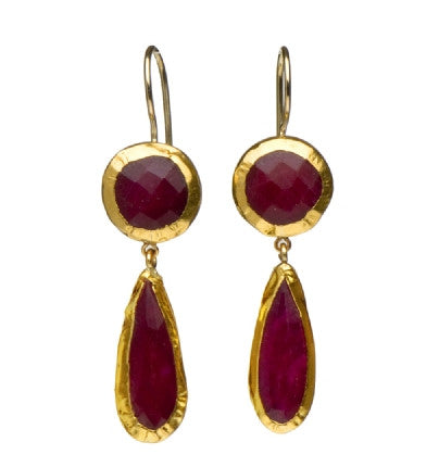 <P dir=ltr class=Body>Two stone dangling Earrings of round Ruby (Corundum)&nbsp;and a drop of Ruby (Corundum)&nbsp;all wrapped with 24K Gold Hang 47mm Width 12mm</P>