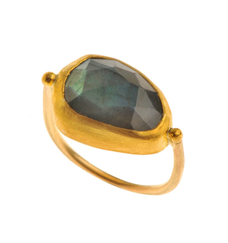 <P dir=ltr class=Body>Uneven shaped Labradorite Gold Ring wrapped with 24K Gold Available any size! Shape and size of stone may vary</P>