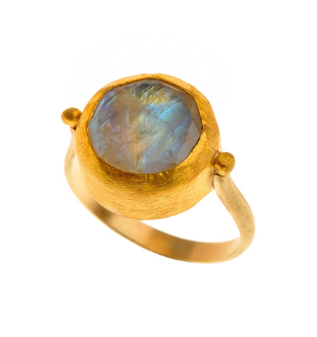 <P dir=ltr class=Body>Round Small Moonstone Ring wrapped with 24K Gold Measurments of Moonstone : 10mmx 10mm</P>