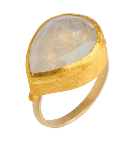 <P dir=ltr class=Body>Moonstone Teardrop Ring wrapped with 24K Gold on Gold Band</P> <P dir=ltr class=Body>Measurments of stone is 20 x 15mm </P>