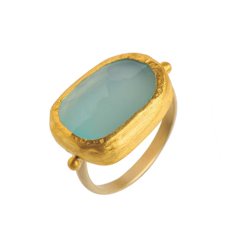 <P dir=ltr class=Body>Gold uneven shape Blue Chalcedony ring wrapped with 24k Gold </P> <P dir=ltr class=Body>Measurments of stone is&nbsp;21 x 15mm Available any size! Shape color and size of Chalcedony may vary</P>