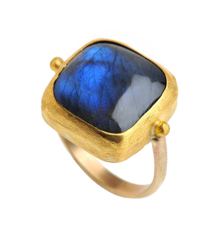 <P dir=ltr class=Body>Gold square Labradorite ring wrapped with 24k gold Measurments of stone is&nbsp;15 x 15mm Available any size! </P>