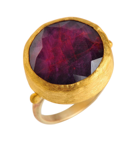 <P dir=ltr class=Body>Gold Round Ruby ring wrapped with 24k gold </P> <P dir=ltr class=Body>Measurments of stone is&nbsp;18 x 18mm Available any size! </P>