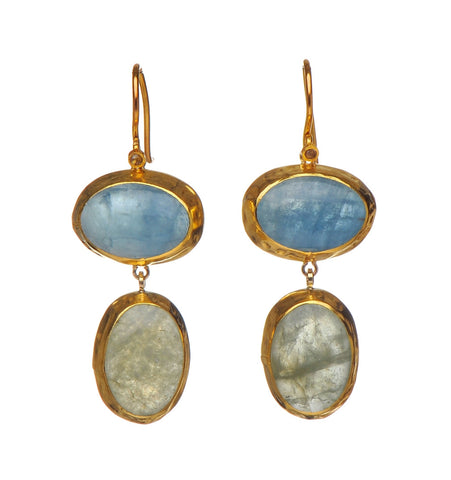 <P dir=ltr class=Body>Double stone Earrings of Aquamarine wrapped with 24K Gold and a tiny Diamond on top Hang 35mm Width 15mm</P>