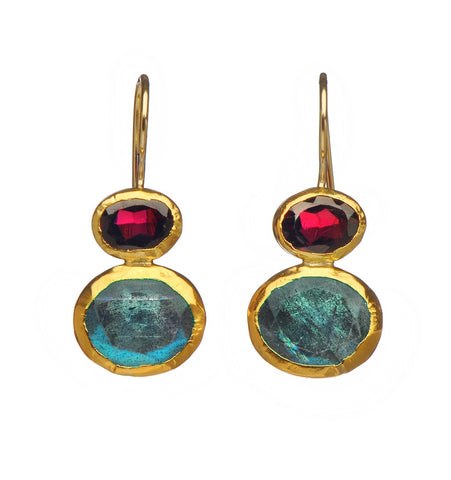 <P dir=ltr class=Body>Two stone Earrings of oval Garnet and Oval Labradorite, all wrapped with 24K Gold Hang 30mm Width 12mm</P>