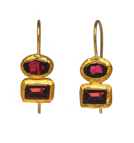 <P dir=ltr class=Body>Small Double stone Earrings of Garnet, all wrapped with 24K Gold Hang 20mm Width 10mm</P>