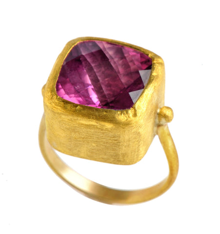 <P dir=ltr class=Body>Square Pink Topaz Ring wrapped with 24K Gold with Gold Band 14 x 14 mm</P>