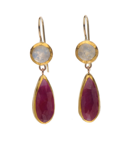 <P dir=ltr class=Body>Double stone Earrings of Moonstone and Ruby, both wrapped with 24K Gold Measurments: Hang 40mm Width 9mm</P>