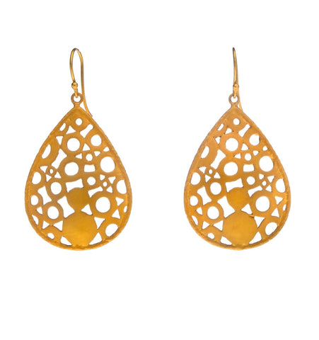 <P class=Body dir=ltr>Lace Teardrop Earrings of Brass coated with 2 Micron of 24K Gold. Hang 55mm Width 30mm</P>